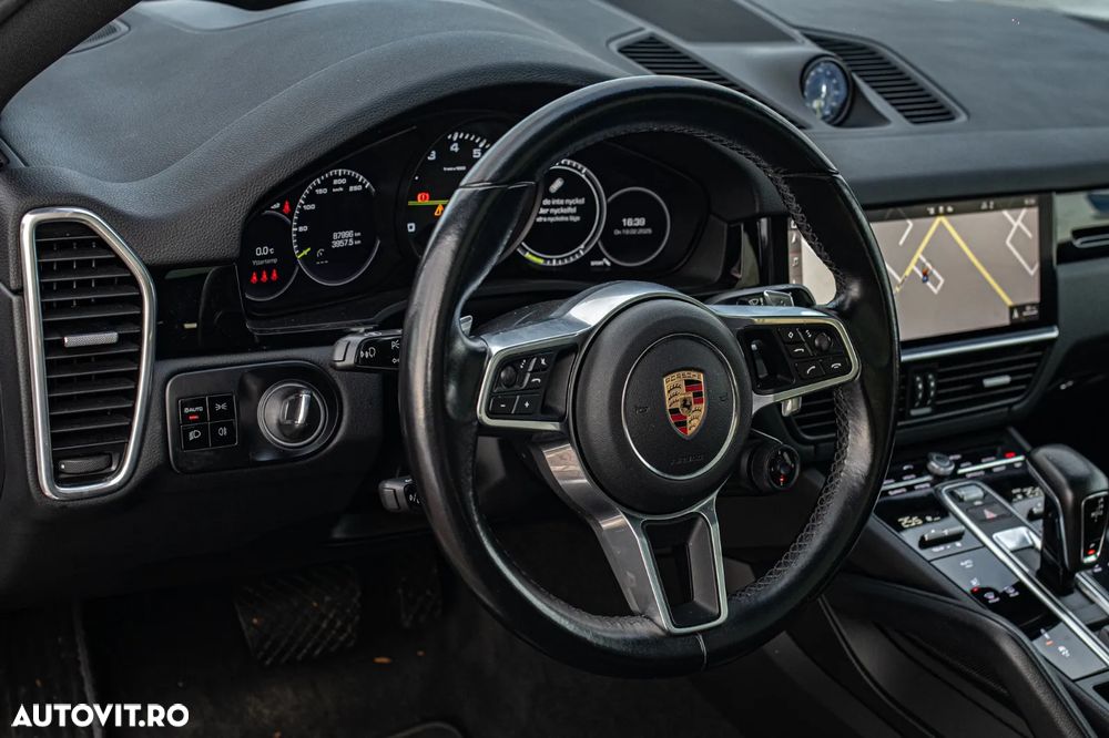 Porsche Cayenne - 25