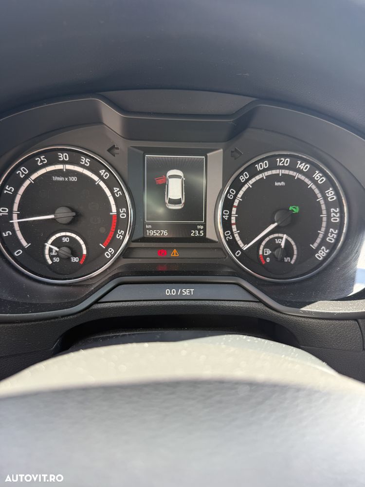 Skoda Octavia 2.0 TDI DSG RS - 17