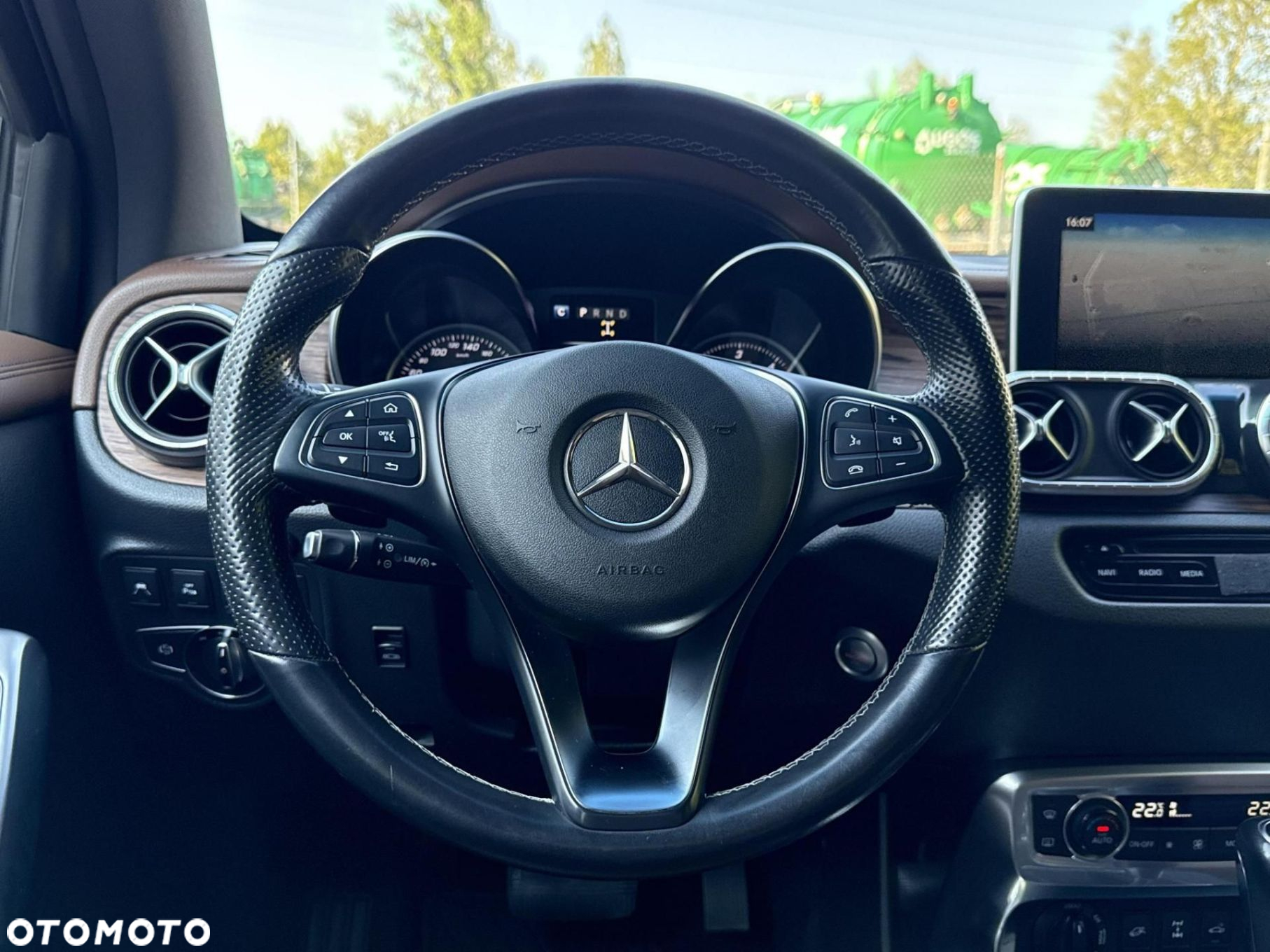 Mercedes-Benz Klasa X - 21