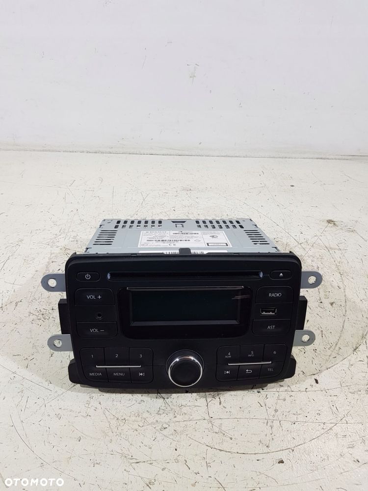 radio radioodtwarzacz cd 281155216r dacia duster i dokker bez kodu - 1