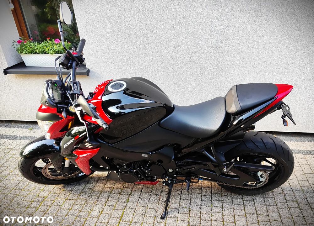 Suzuki GSX - 17