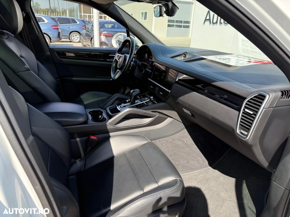 Porsche Cayenne - 16