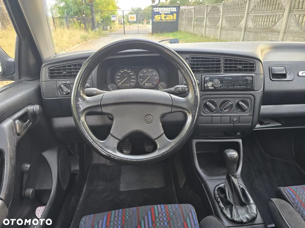 Volkswagen Golf 1.8 GTI - 11