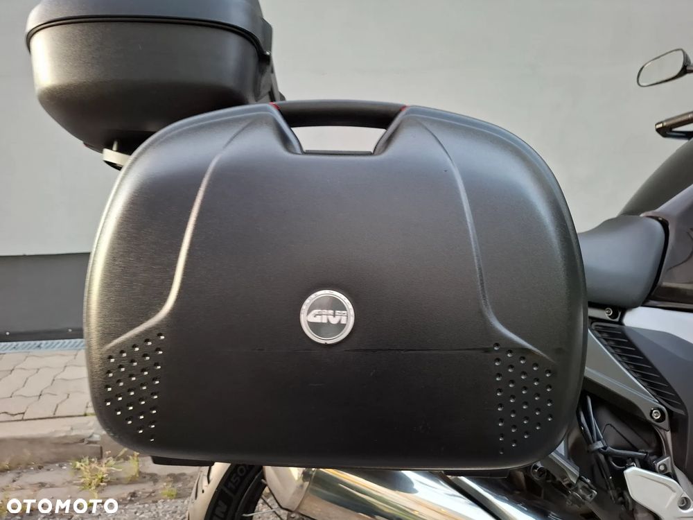 Honda VFR - 28
