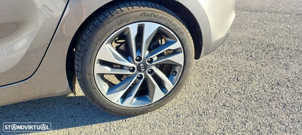 Kia Carens 1.7 CRDi ISG TX - 8