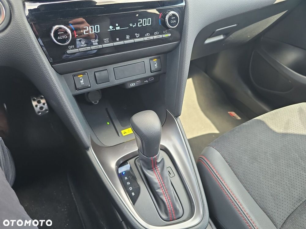 Toyota Yaris Cross Hybrid 1.5 GR Sport - 17