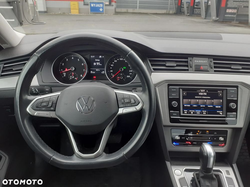 Volkswagen Passat - 9