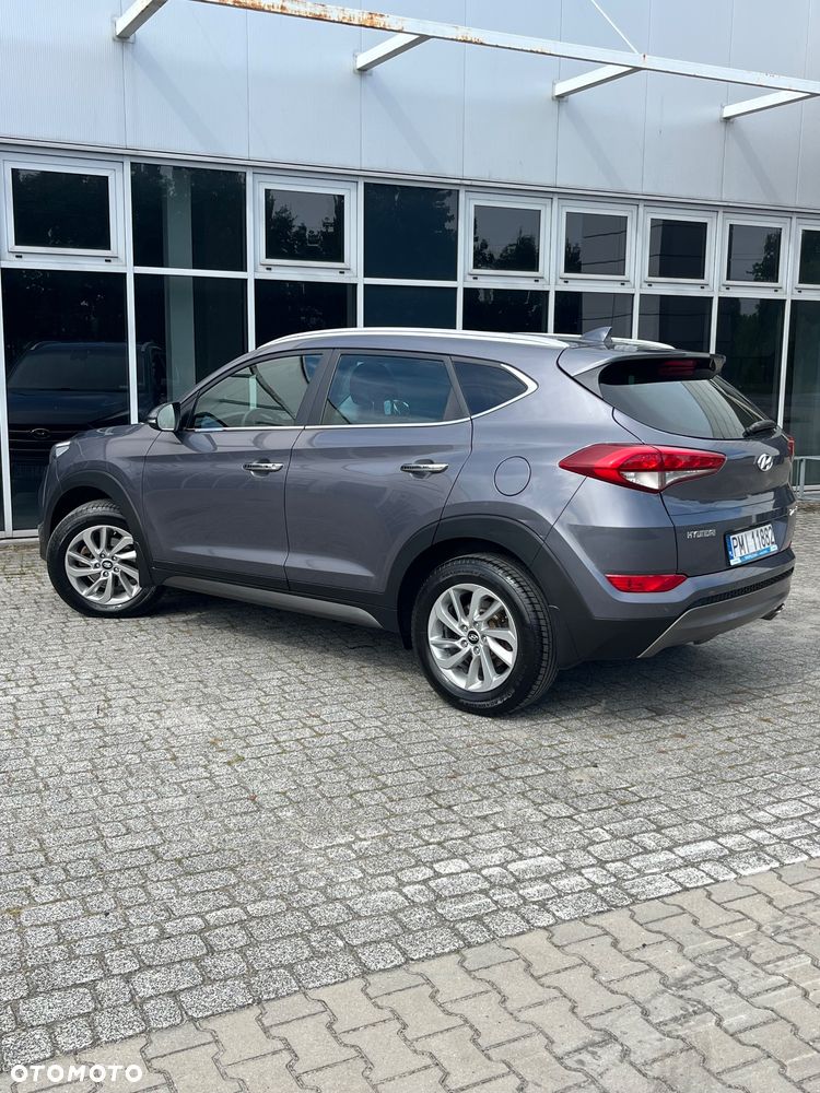 Hyundai Tucson 2.0 CRDI BlueDrive Style 2WD - 23