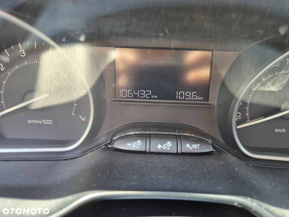 Peugeot 208 1.2 PureTech Style - 3