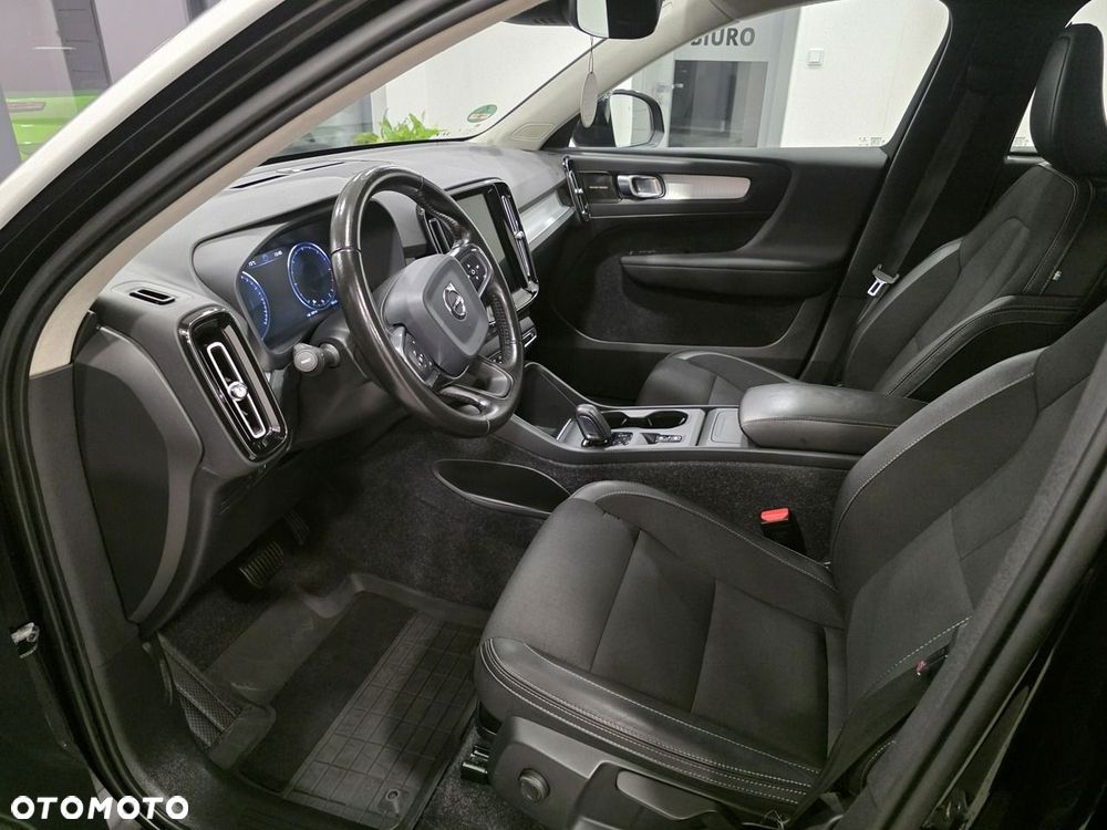 Volvo XC 40 D4 AWD Geartronic Momentum Pro - 20