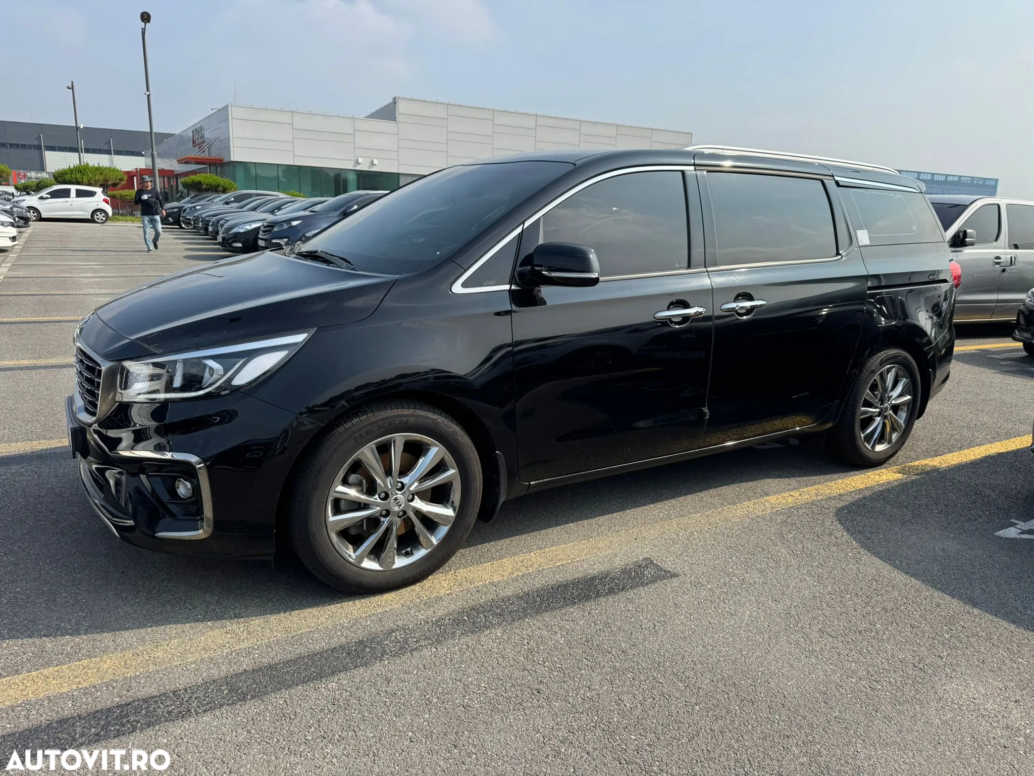 Kia Carnival - 3