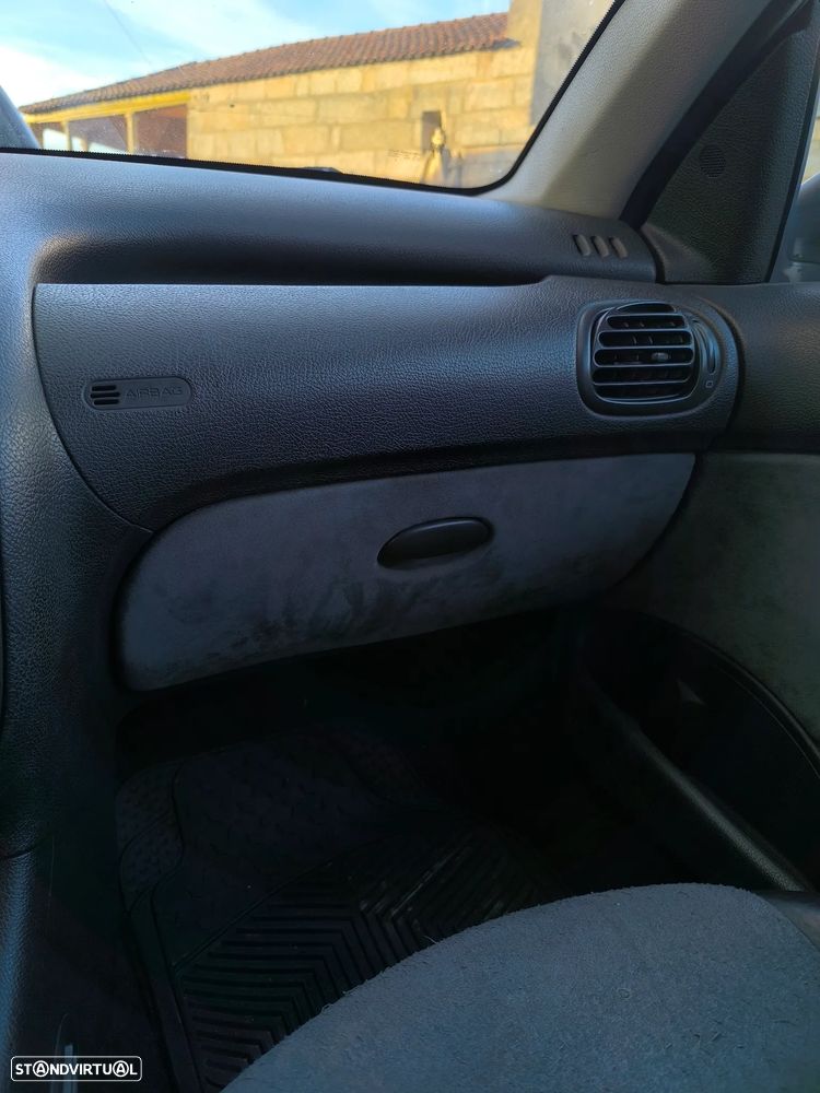 Peugeot 206 - 12