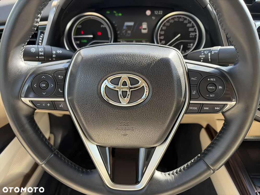 Toyota Camry 2.5 Hybrid Executive CVT - 21