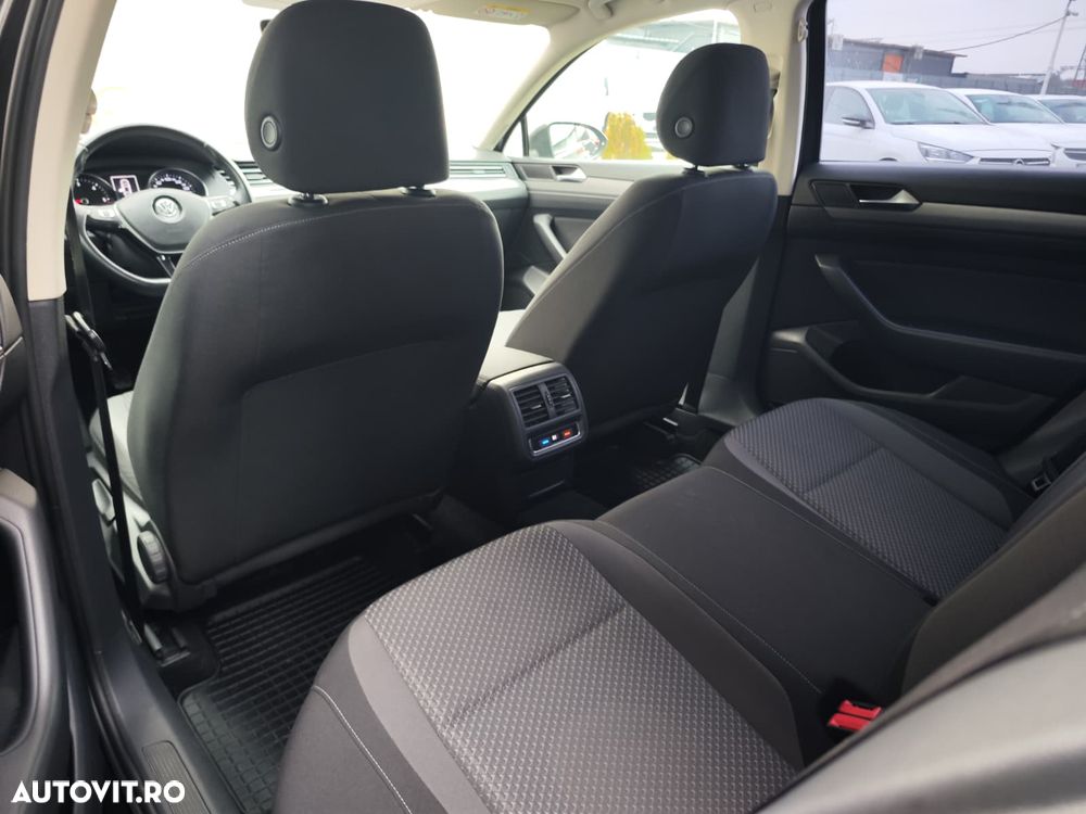 Volkswagen Passat - 12