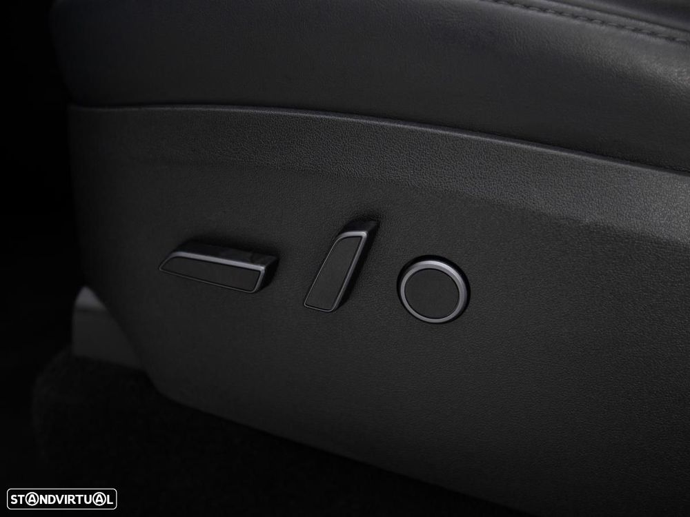 Tesla Model Y Performance Tração Integral - 17