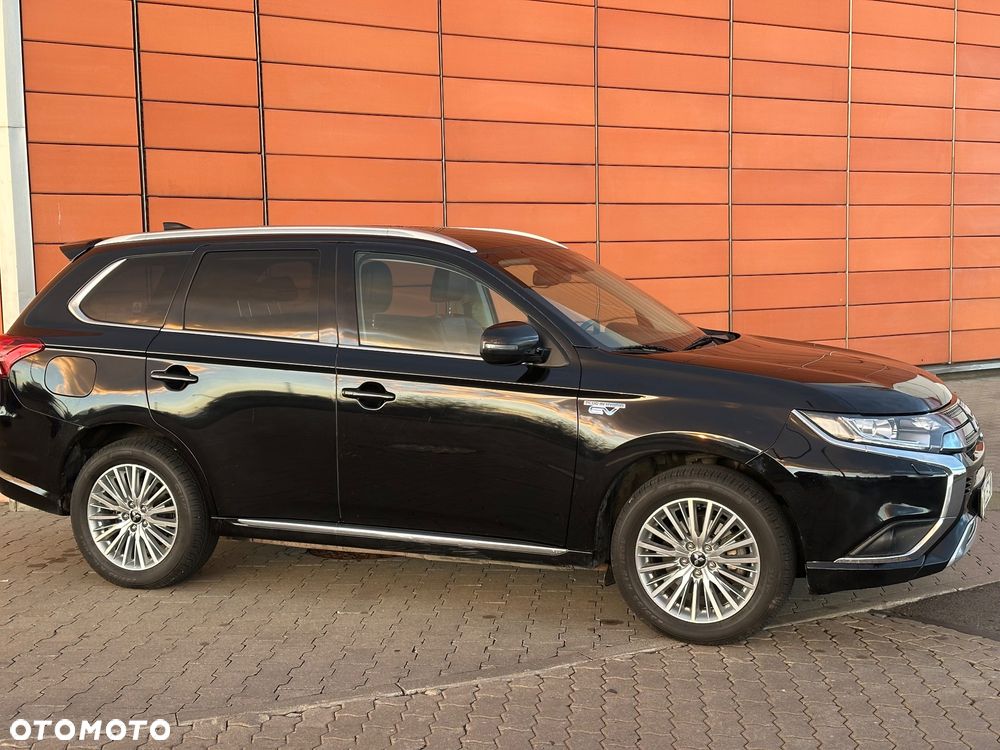 Mitsubishi Outlander - 3