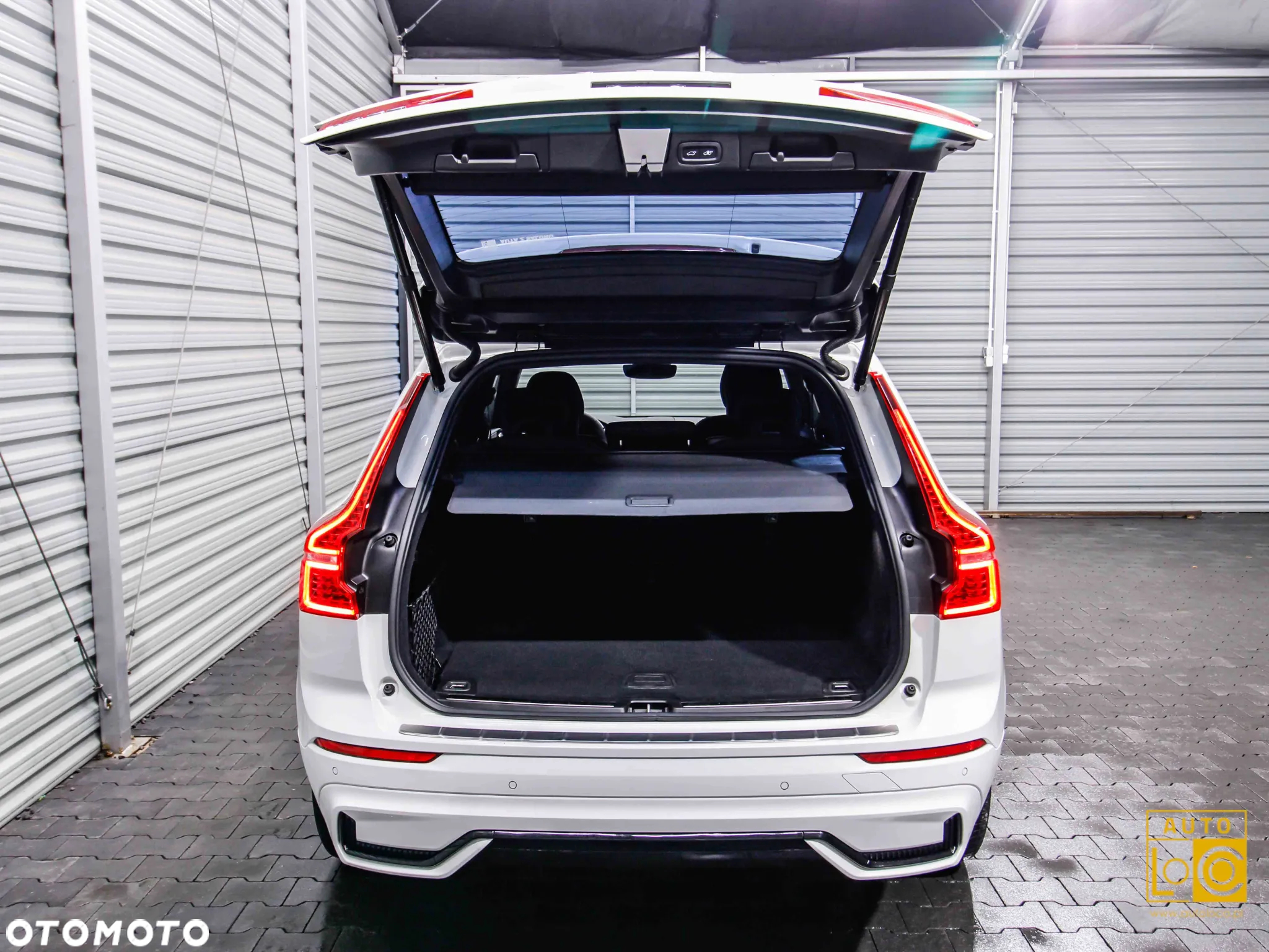 Volvo XC 60 B4 B R-Design - 12