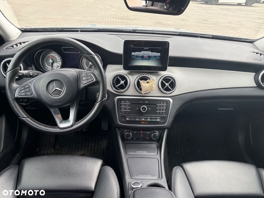 Mercedes-Benz GLA 200 d 4-Matic - 13
