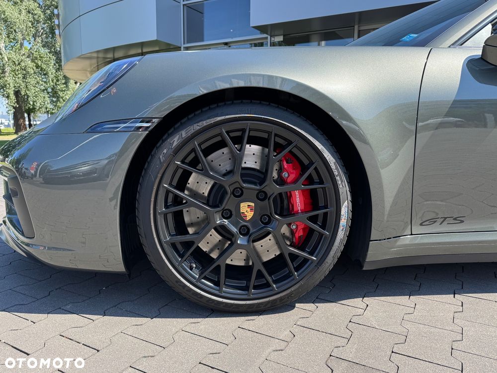 Porsche 911 Carrera 4 GTS - 29