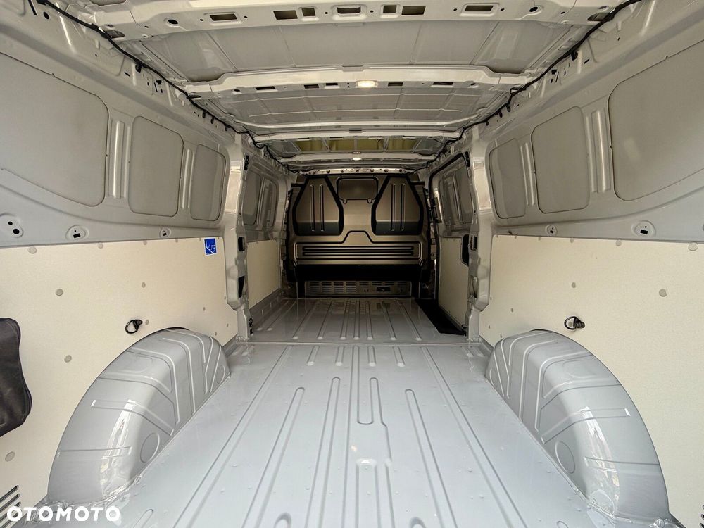 Volkswagen Transporter Furgon silnik: 2,0 l TDI 150 KM / skrzynia biegów: 6-biegowa manualna rozstaw osi: 3500 mm - 17