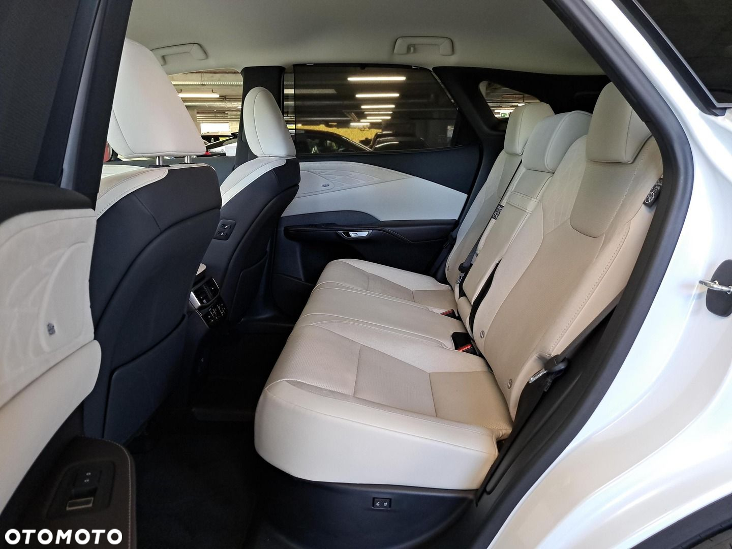 Lexus RX 450h+ Omotenashi - 11