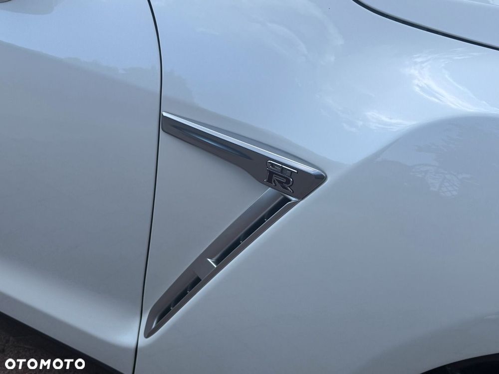 Nissan GT-R - 10
