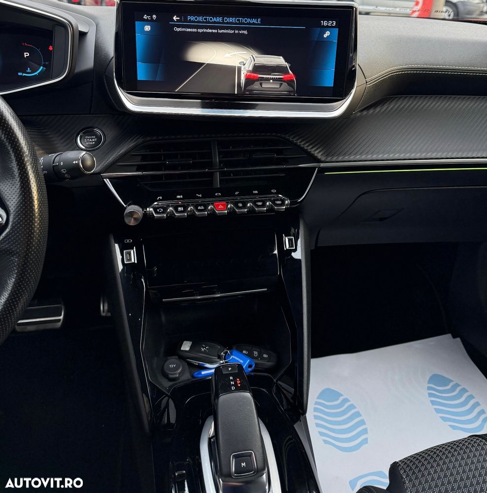 Peugeot 2008 PureTech 130 EAT8 GT Pack - 31