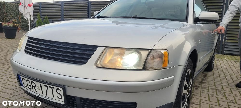 Volkswagen Passat Variant 1.8 - 6
