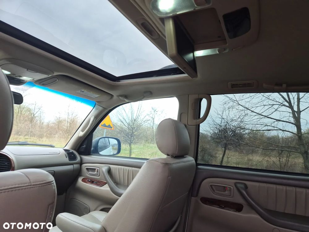 Toyota Sequoia - 31