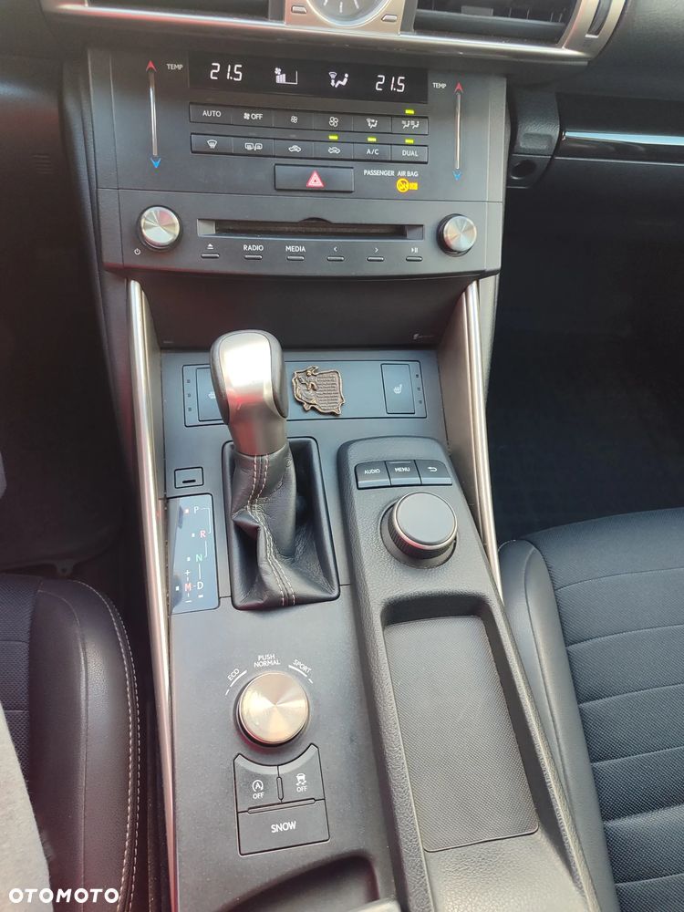 Lexus IS 200t Elite - 14