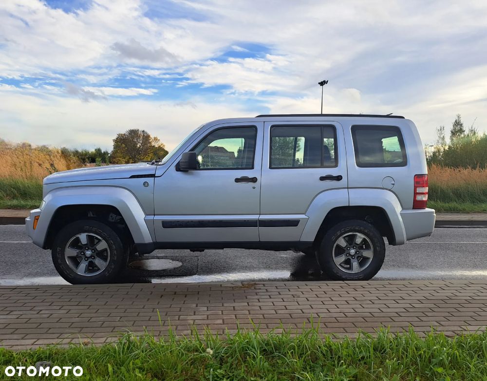Jeep Liberty 2008 photo 2