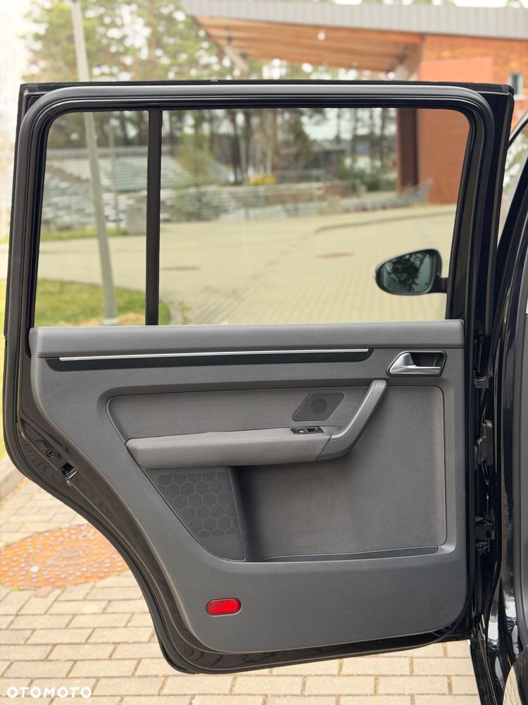 Volkswagen Touran 2.0 TDI Highline - 15