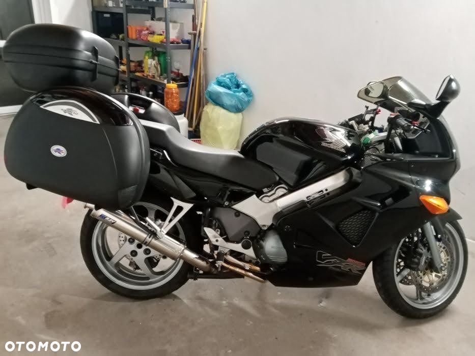 Honda VFR - 13