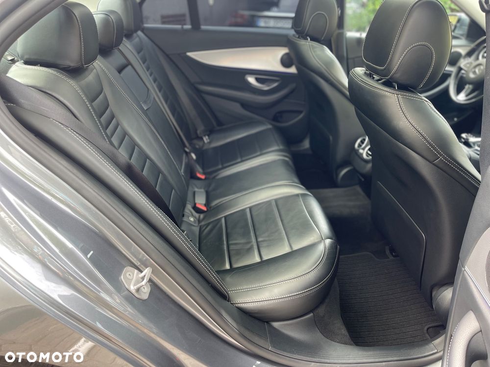 Mercedes-Benz Klasa E 220 d 4Matic 9G-TRONIC Sportstyle Edition - 16