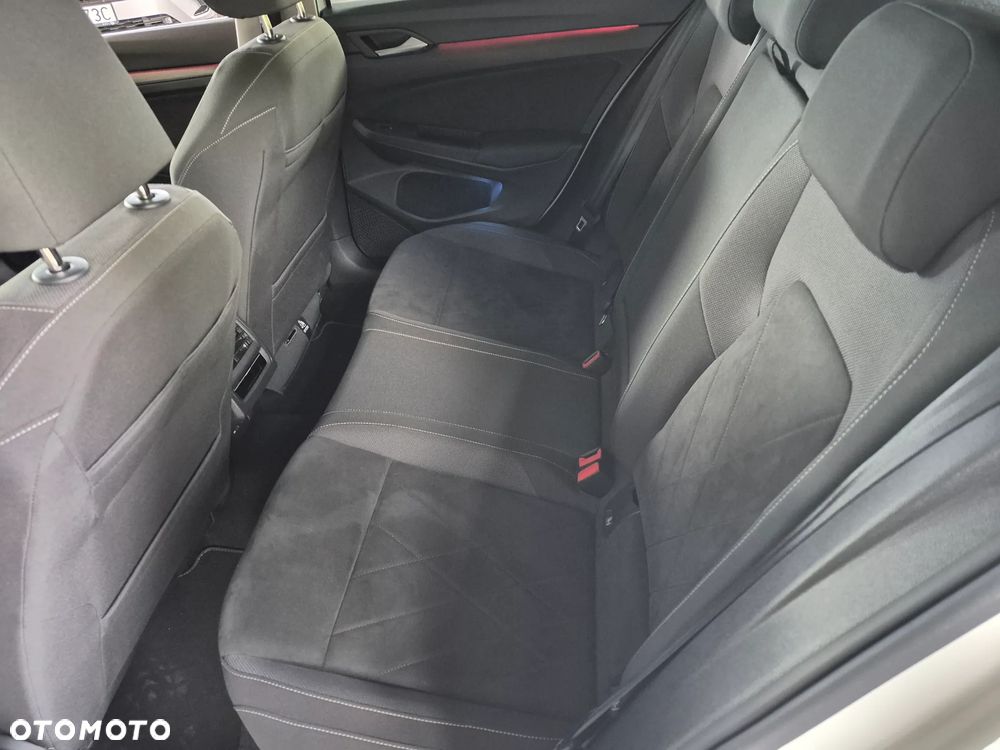 Volkswagen Golf 1.5 eTSI mHEV Style DSG - 4