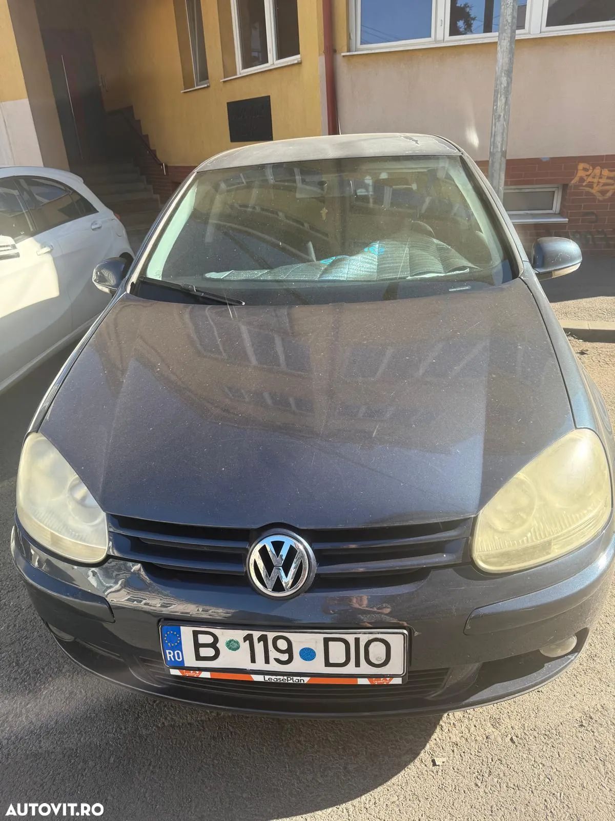 Volkswagen Golf - 1