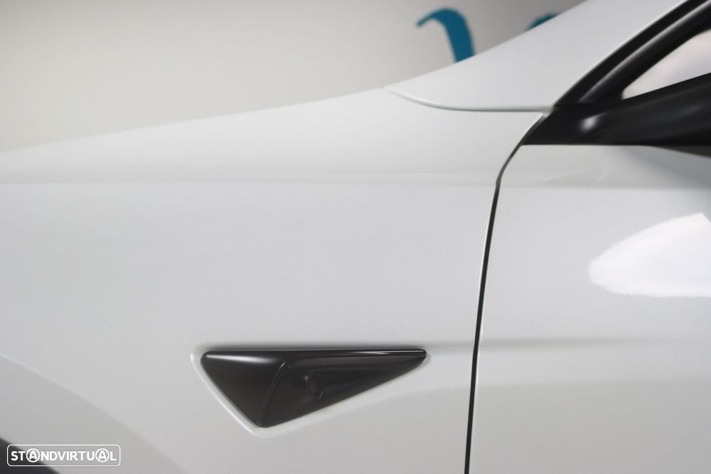 Tesla Model Y Long Range Dual Motor AWD - 6