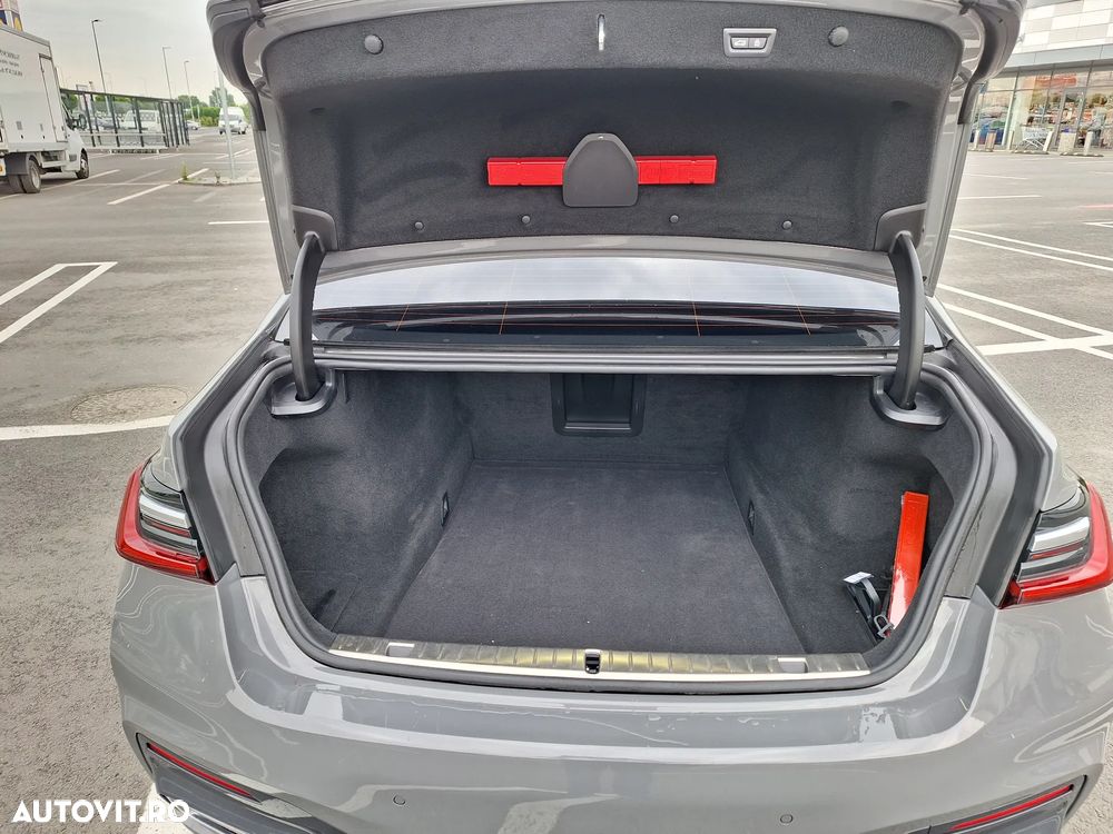 BMW Seria 7 750i xDrive - 37