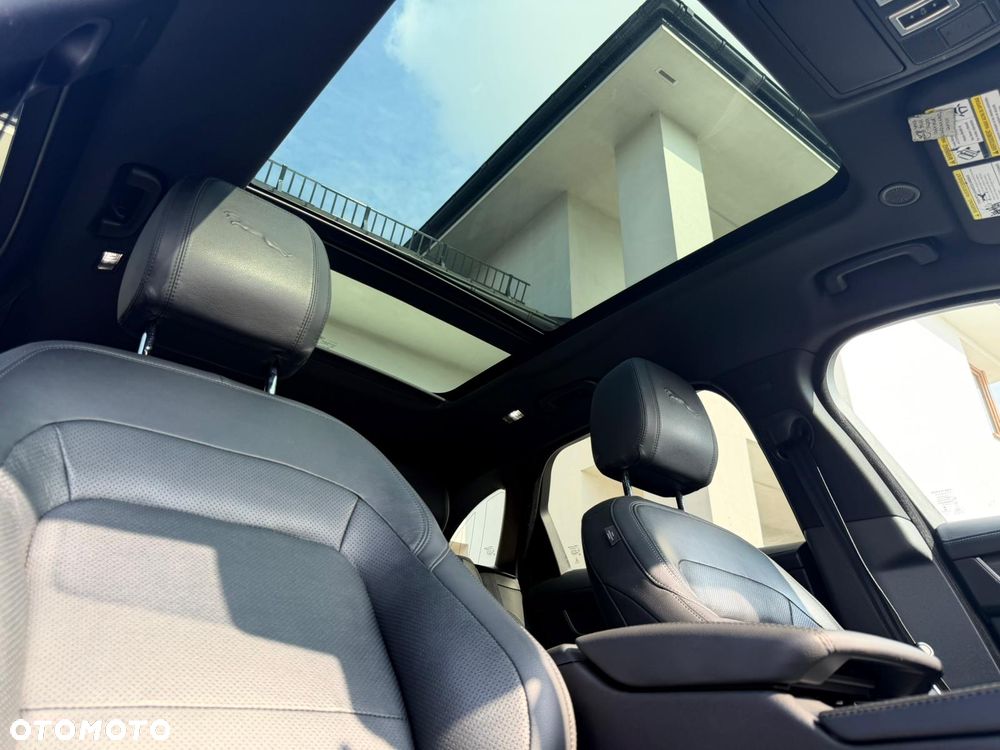 Jaguar F-Pace 2.0 i4P AWD R-Sport - 12
