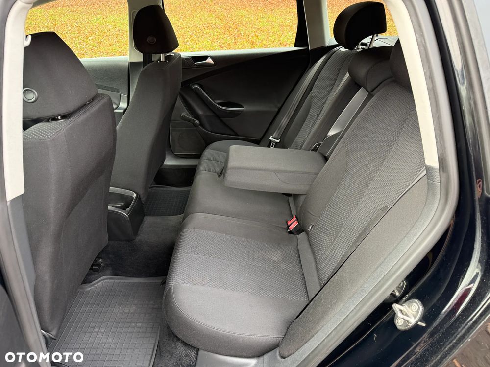 Volkswagen Passat Variant 2.0 TDI Trendline - 16