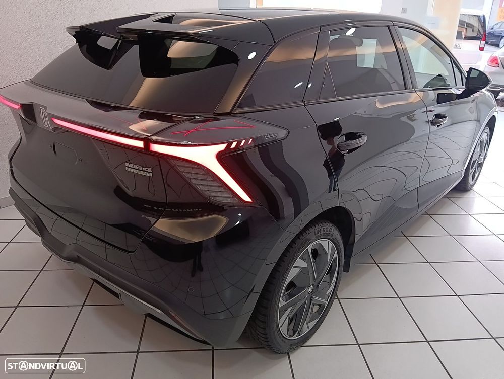 MG MG4 64 kWh Luxury - 11