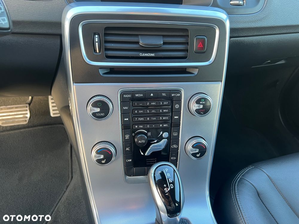 Volvo V60 Cross Country D3 Geartronic Summum - 12