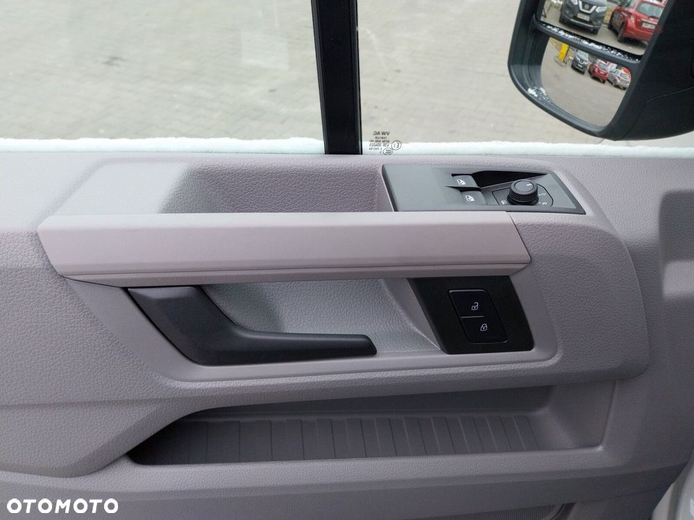 Volkswagen Crafter Crafter 35 Furgon, silnik: 2,0 l  130 kW, skrzynia biegów: napęd 4MOTION, automatyczna 8-biegowa rozstaw osi: 3640 mm - 11