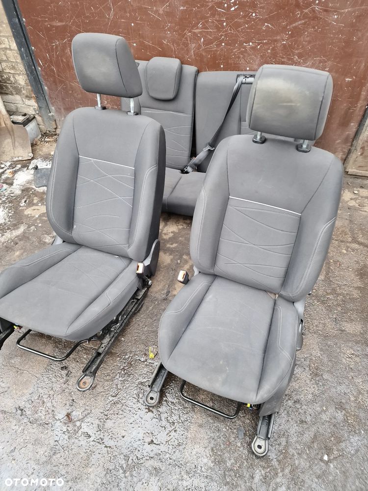 Komplet  foteli  ford  Fiesta  mk7  lift  5d grzane - 1