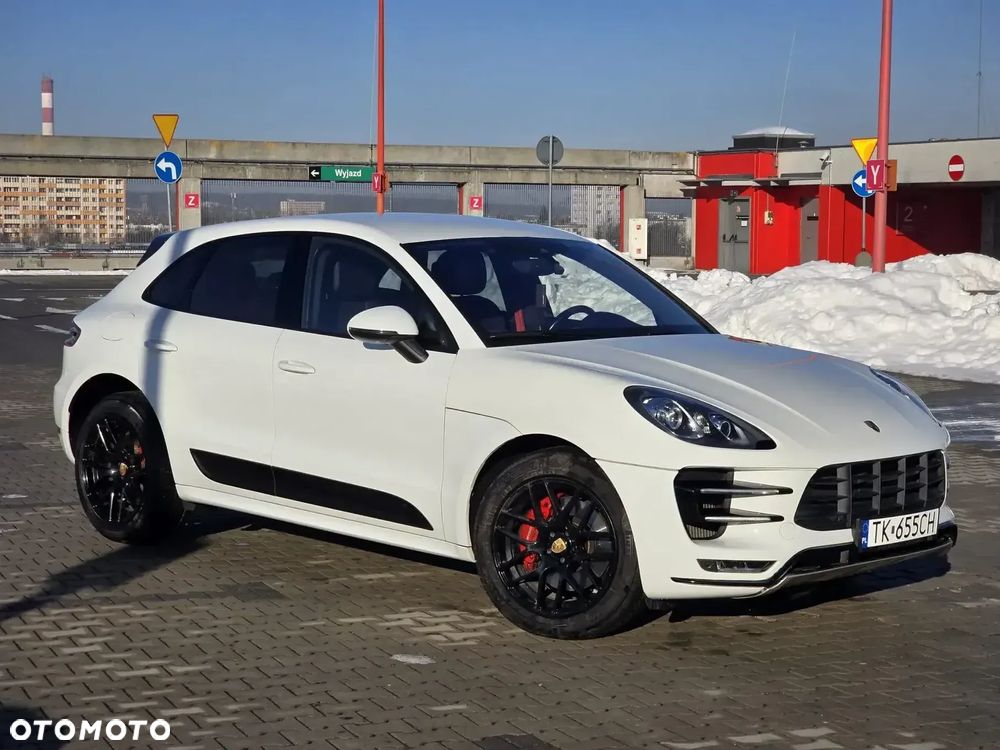 Porsche Macan Turbo - 1