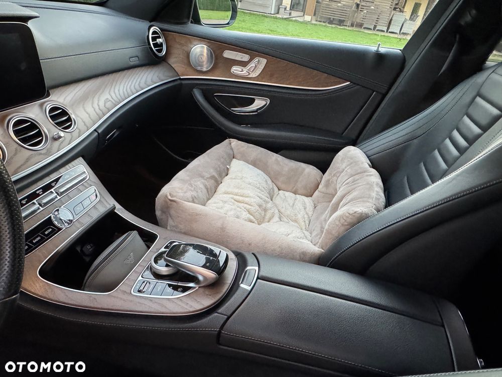 Mercedes-Benz Klasa E 400 4-Matic 9G-TRONIC - 24