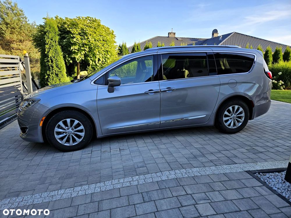 Chrysler Pacifica - 3