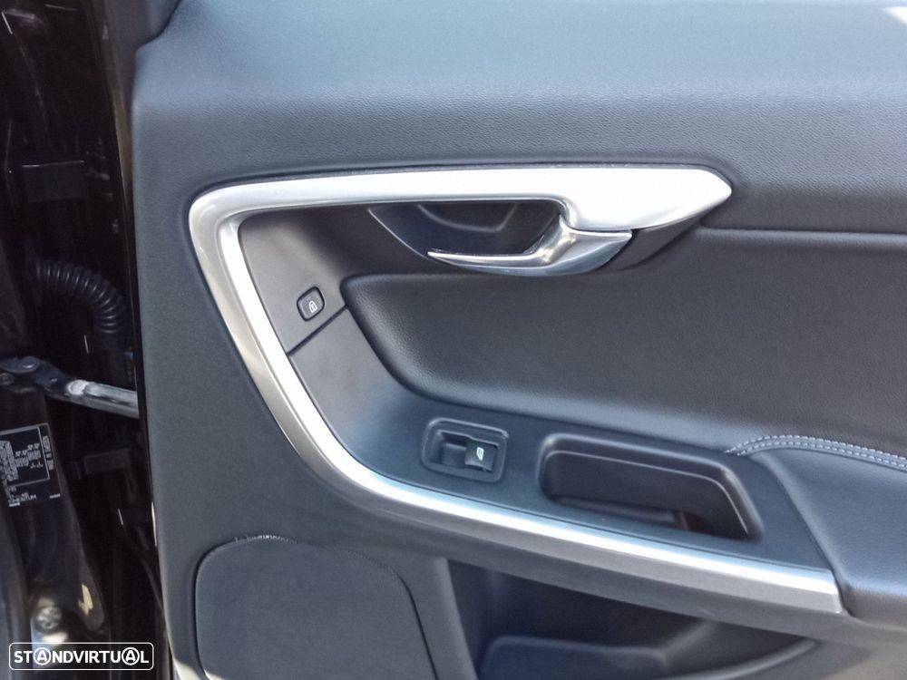 Volvo V60 2.4 D6 Momentum AWD Phev - 24