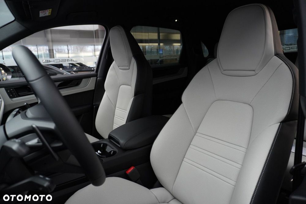 Porsche Cayenne S - 16