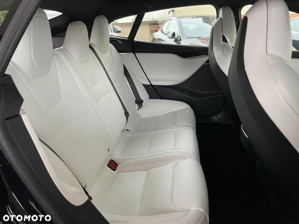 Tesla Model S - 13
